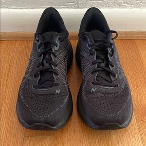 Men's Black New Balance 860 Sneakers